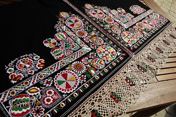 Zástěra Ema, výšivka bez stinku 4800,-Kč